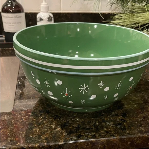 Creative Co-op Little Studio Holiday Serving/Mixing Bowl - Picture 8 of 10